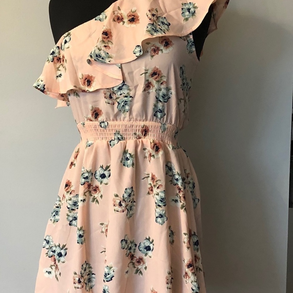 E (hanger) M Women's Dress Size M